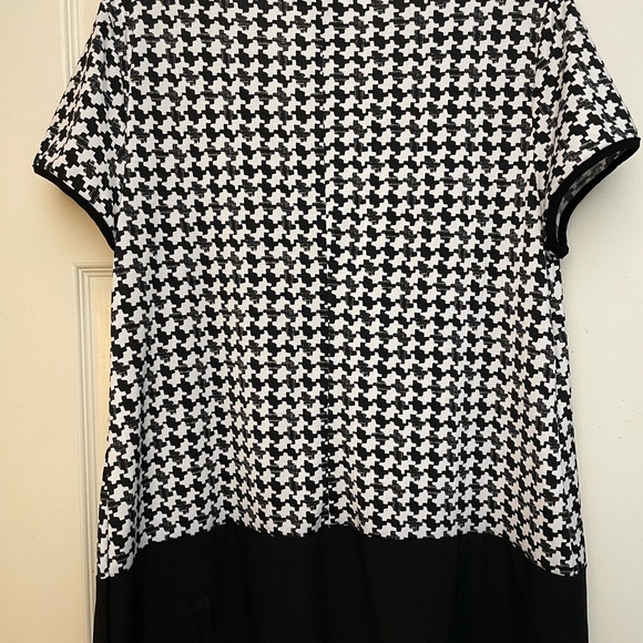 Susan Lawrence Black and White Houndstooth Blouse. Size XL - Picture 5 of 6